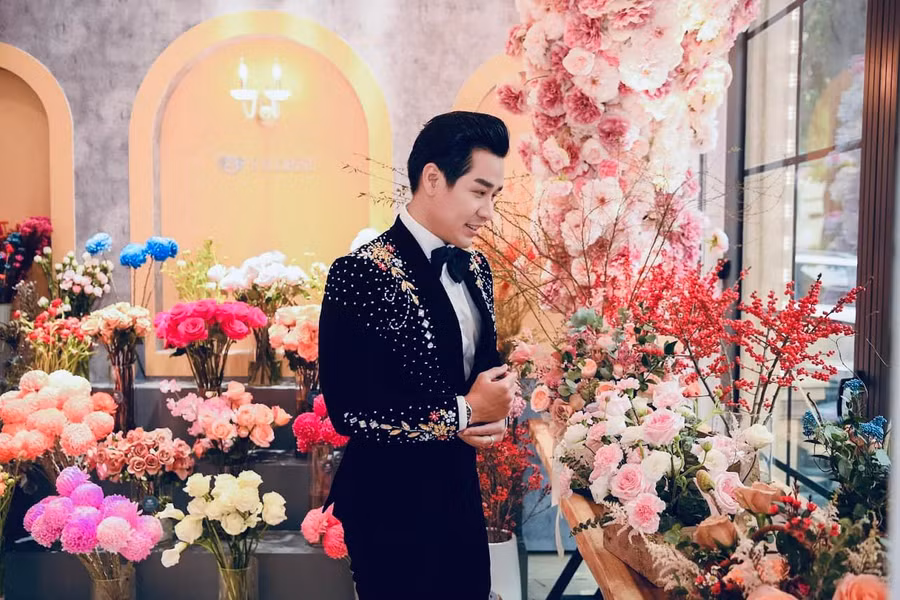 MC Nguyên Khang.