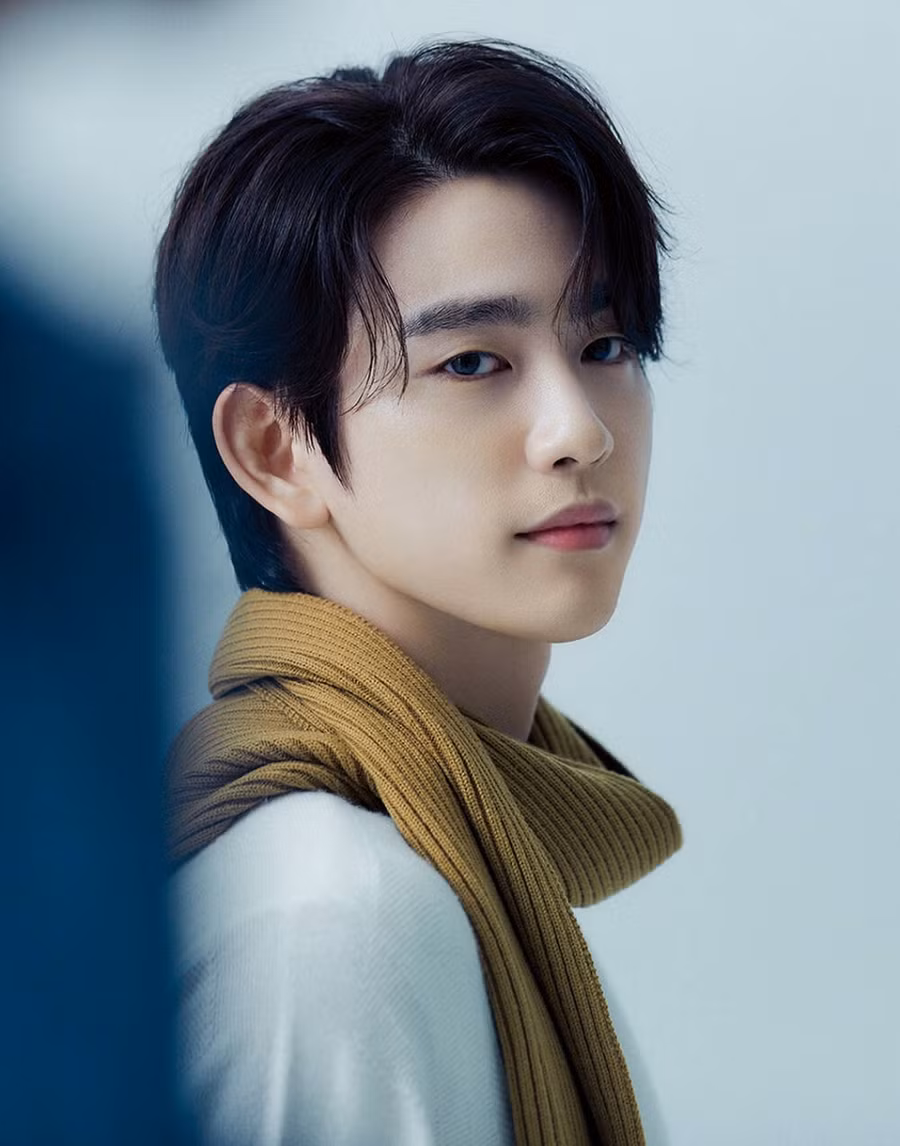 8. Jinyoung (GOT7): Jinyoung đã có 240,5k phiếu bầu trong cuộc bình chọn, chiếm 6,29% tổng số phiếu bầu!