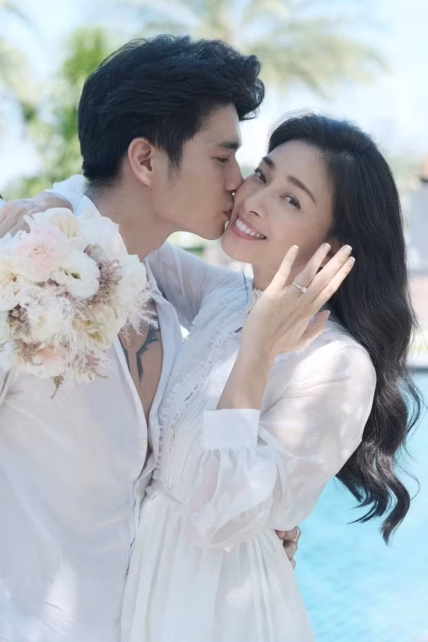 Những cặp đôi "chị ơi, anh yêu em" đình đám của showbiz Việt ảnh 2