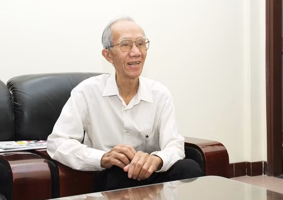 GS. Phùng Văn Tửu, chuyên gia đầu ngành về văn học phương Tây.