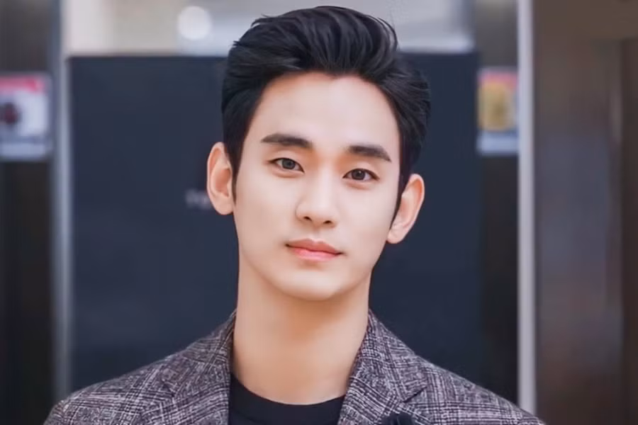 Kim Soo Hyun: Nam diễn viên có bộ phim gần đây nhất là One Ordinary Day (2021), đã nhận được 240.827 phiếu bầu (tương đương 0,8% tổng số) trong cuộc thăm dò!