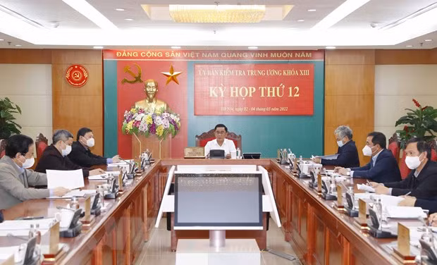 Chủ nhiệm Ủy ban Kiểm tra Trung ương Trần Cẩm Tú chủ trì kỳ họp. (Ảnh: Phương Hoa/TTXVN).