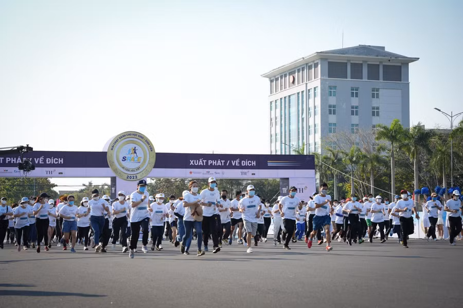 200 thầy cô tham gia chạy để khích lệ học trò luyện tập thể thao