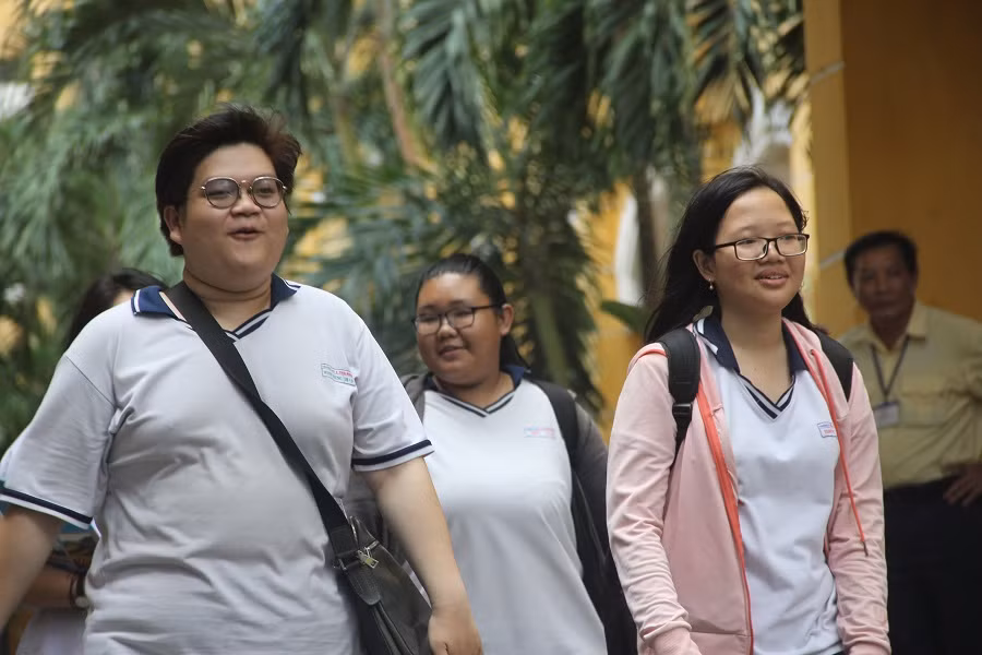 Gương mặt ai cũng rạng ngời sau bài thi cuối cùng