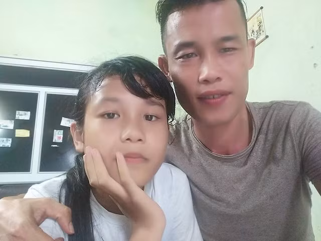 Lộ ảnh con gái Hiệp Gà giống bố đến 99%