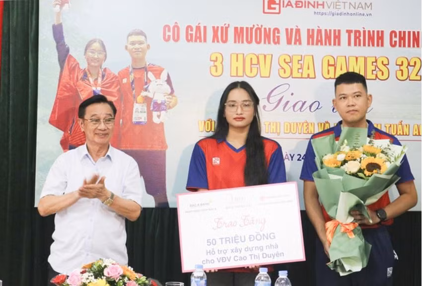 Tập đoàn TH, Ngân hàng Bắc Á và Quỹ Vì tầm vóc Việt trao tặng 50 triệu đồng hỗ trợ xây dựng nhà cho VĐV Cao Thị Duyên. Tập đoàn TH, Ngân hàng Bắc Á và Quỹ Vì tầm vóc Việt trao tặng 50 triệu đồng hỗ trợ xây dựng nhà cho VĐV Cao Thị Duyên.