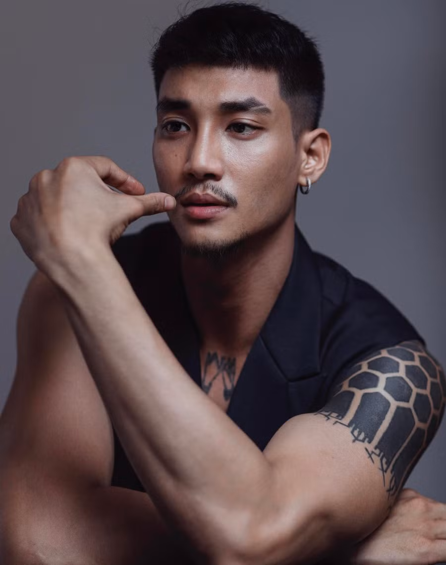 Sau khi ra tù, nhan sắc cũng như thân hình của Paing Takhon đã nhanh chóng trở thành đề tài thu hút sự chú ý của cư dân mạng.