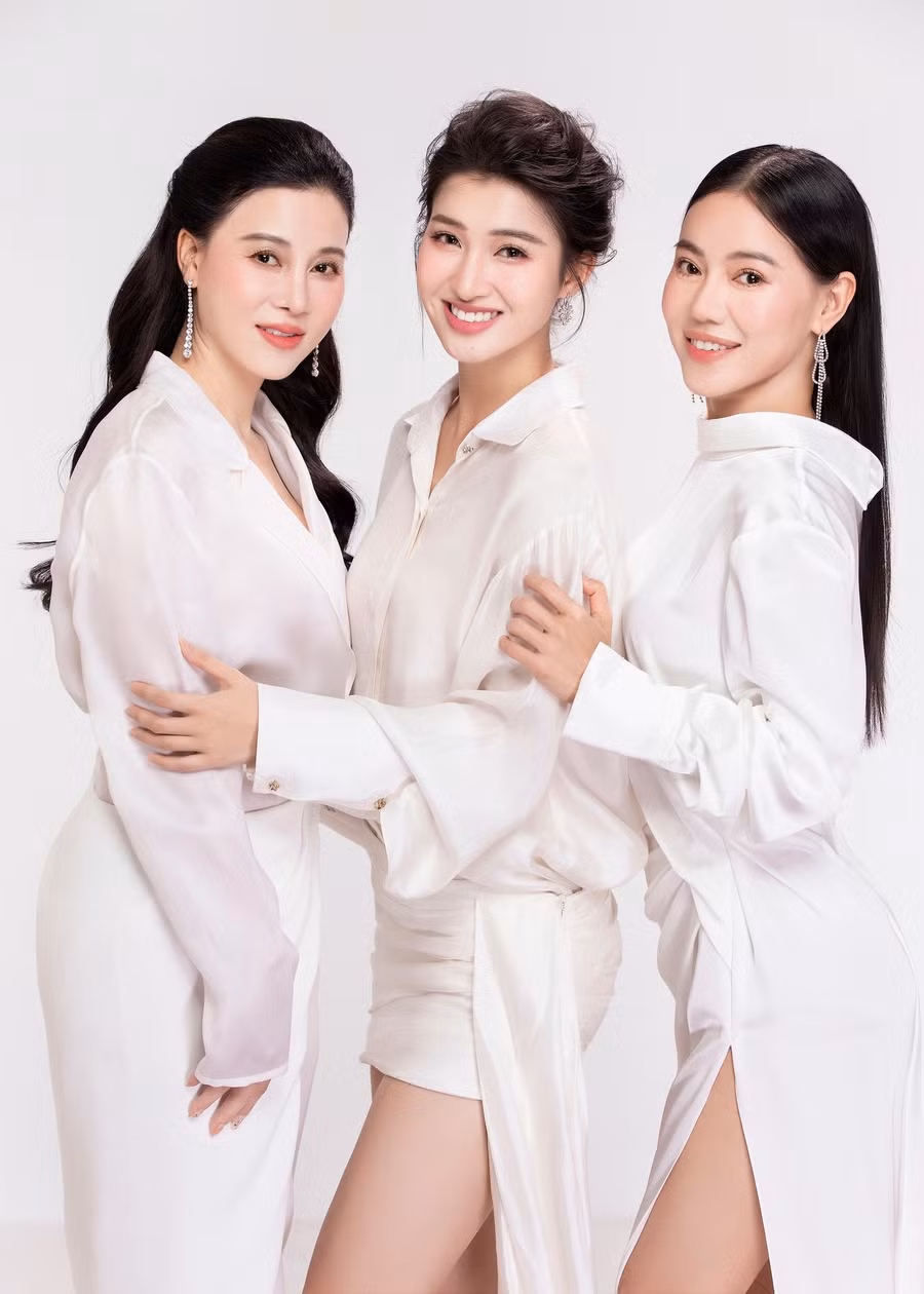 Á hậu Phương Nhi bày tỏ lòng biết ơn đối với hai người phụ nữ có ảnh hưởng lớn trong cuộc đời. Phương Nhi viết: "Cảm ơn hai mẹ đã là mẹ của con! Mẹ Nguyệt là người đã sinh ra con, nuôi con lớn, dạy dỗ con và luôn đồng hành cùng con. Còn mẹ Dung là người đã cho con cơ hội để thể hiện mình nhiều hơn, bước ra khỏi vùng an toàn và chăm sóc con khi không có gia đình cạnh bên. Con cảm ơn hai mẹ rất nhiều".