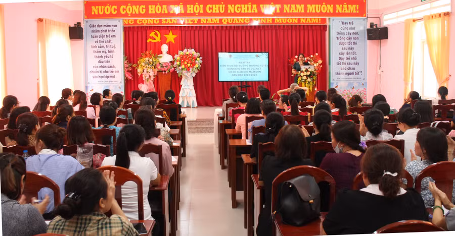 Kiểm tra vận dụng kiến thức bồi dưỡng thường xuyên cán bộ quản lý và giáo viên mầm non do Phòng GD&amp;ĐT quận Ninh Kiều (TP Cần Thơ) tổ chức.