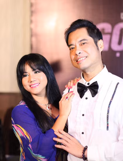 Ca sĩ Ngọc Ánh đến ủng hộ Ngọc Sơn tại buổi họp báo. Trong liveshow Ngọc Ánh vừa qua, Ngọc Sơn là ca sĩ khách mời. Ảnh: Thước Kiên. Ca sĩ Ngọc Ánh đến ủng hộ Ngọc Sơn tại buổi họp báo.