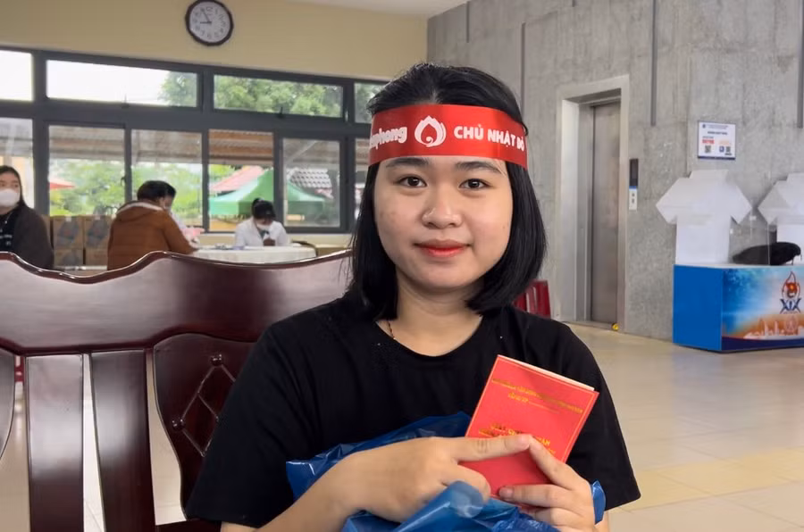 Sinh viên Nguyễn Thị Trúc Ly tham gia hiến máu đúng vào ngày sinh nhật. 