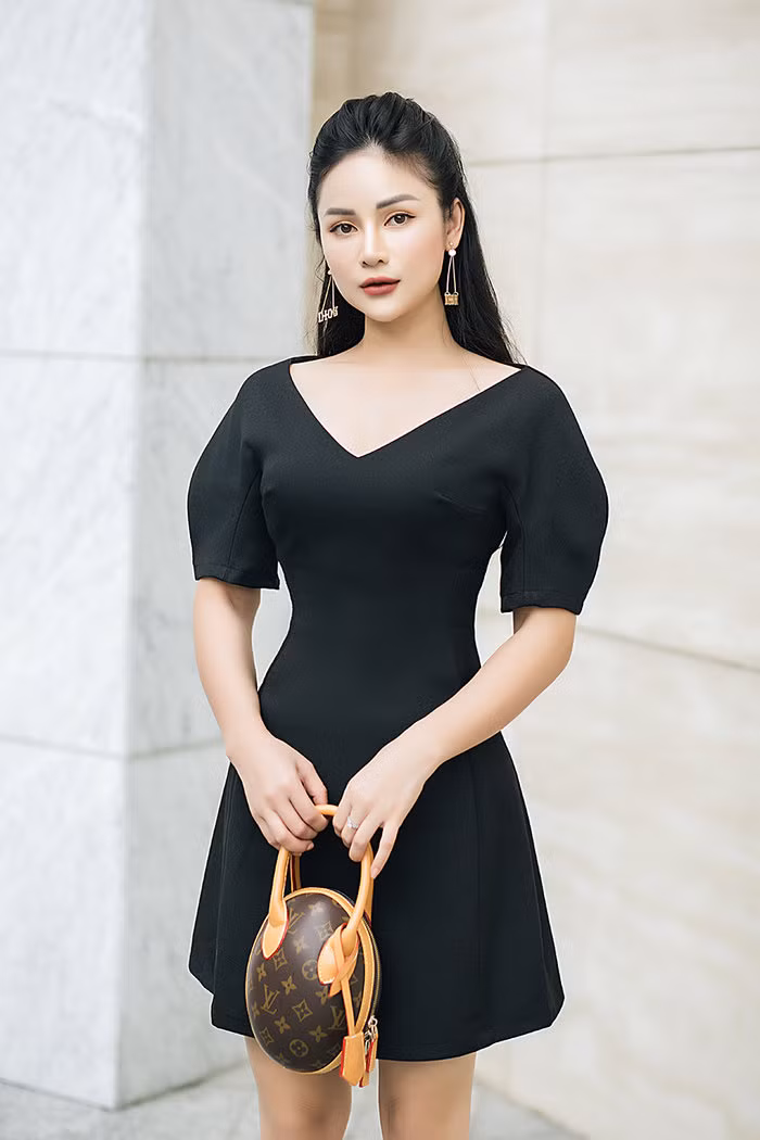 Thêm một chiếc túi nhỏ xinh nữa là đã hoàn toàn tự tin bước ra đường rồi.
