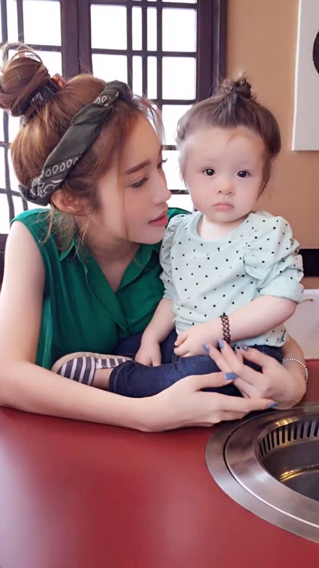 Mẹ con Elly Trần rạng rỡ đón Trung thu ảnh 23 Mẹ con Elly Trần rạng rỡ đón Trung thu ảnh 23