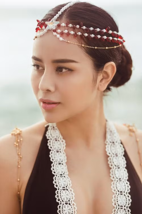 Sella Trương khoe đường cong với áo tắm nửa kín nửa hở ảnh 7