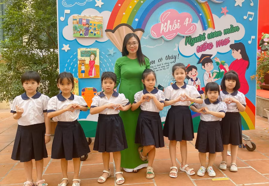 Mức lương đối với đội ngũ nhà giáo vẫn còn thấp so với nhu cầu thực tế của cuộc sống. Ảnh minh họa