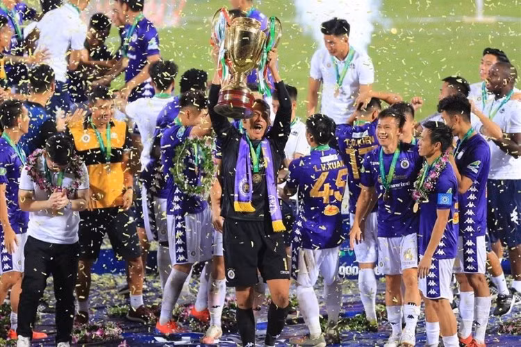 Thủ môn quê Đồng Tháp vô địch cúp quốc gia 2020 trong màu áo Hà Nội FC.