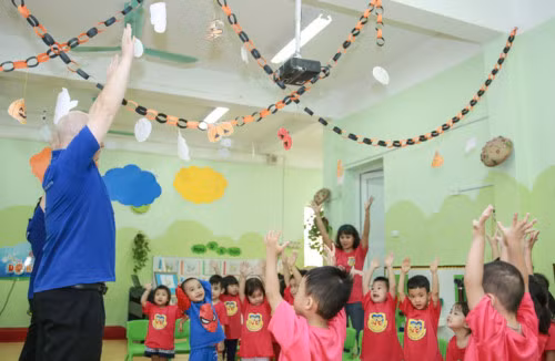 Cùng làm theo thầy nhé!