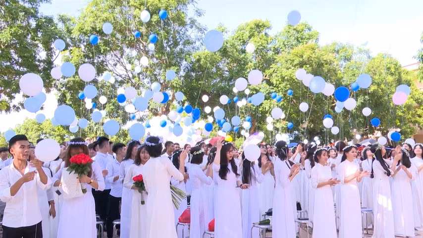 Lễ trưởng thành của HS Trường THPT Thanh Thủy (Phú thọ).
