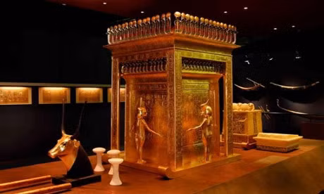 [Anh]: Kho vang lap lanh trong mo vua Tutankhamun - Anh 2