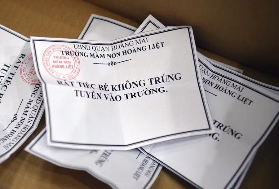 Lá phiếu chứa nhiều tâm tư.