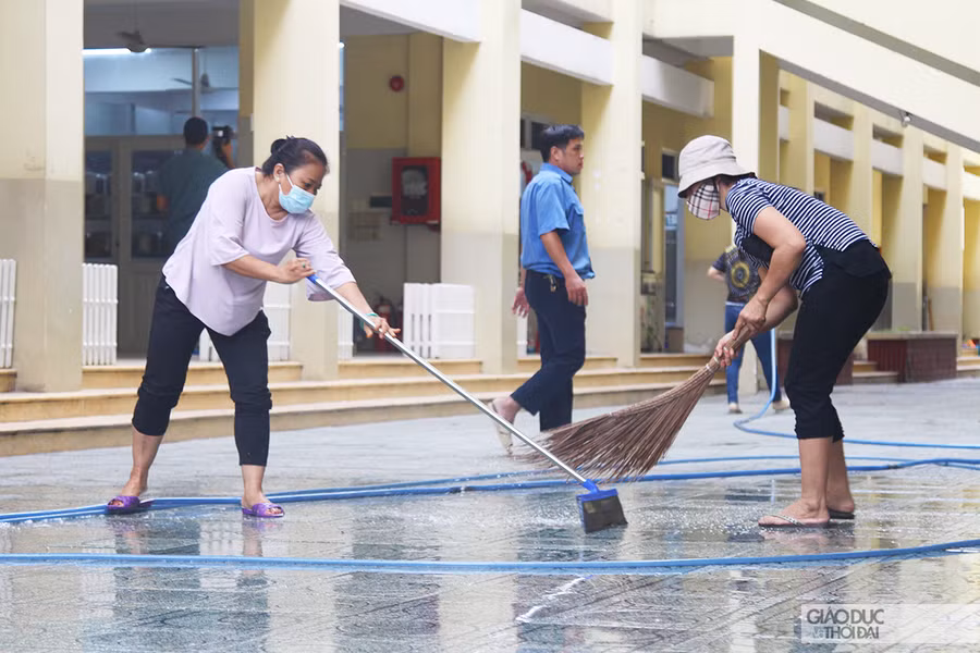 Toàn bộ khuôn viên trường Nguyễn Bỉnh Khiêm đã được tổng vệ sinh vào ngày 26/2. Ảnh: Tuấn Anh