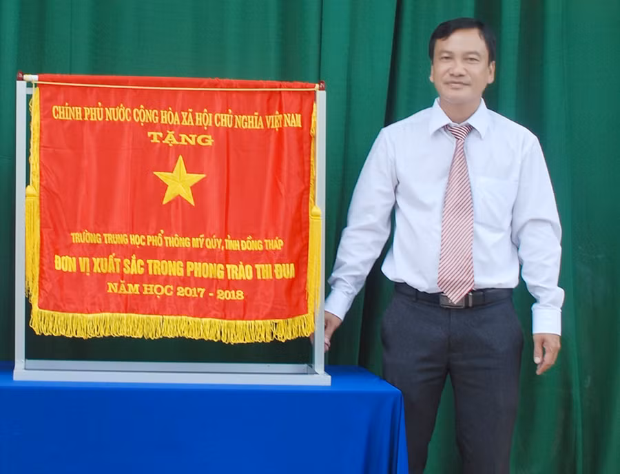 Thầy Trần Văn Hân, Hiệu trưởng Trường THPT Mỹ Quý, Đồng Tháp.