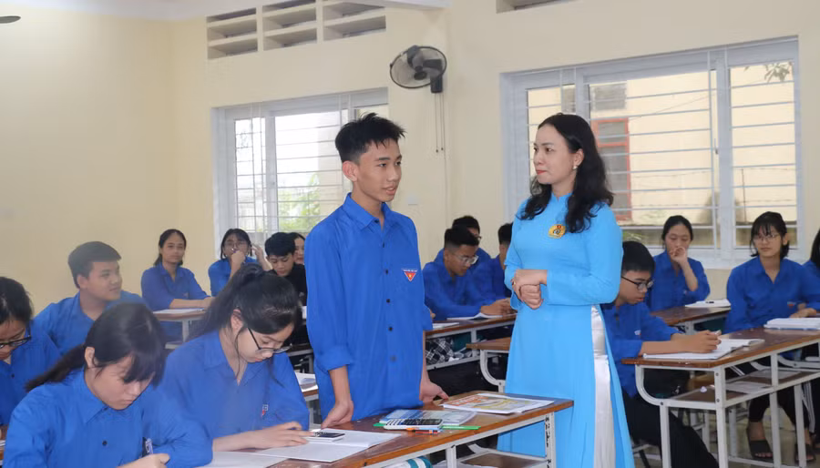 Giờ học của cô trò Trường THCS Lê Hồng Phong (huyện Hưng Nguyên).
