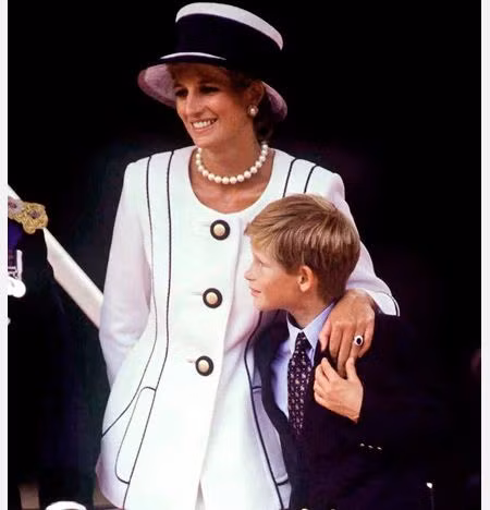 Dù bà qua đời khi Hoàng tử Harry mới 12 tuổi, nhưng sức ảnh hưởng của Công nương Diana đối với con trai bà là rất lớn.