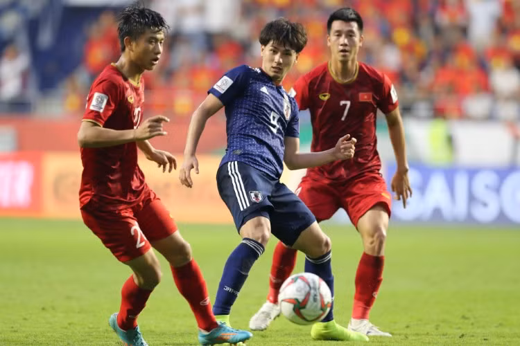 Việt Nam thua Nhật Bản (giữa) 0 - 1 ở tứ kết Asian Cup 2019.