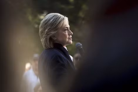 Bà Hillary Clinton bất ngờ lên tiếng phản đối TPP ảnh 1
