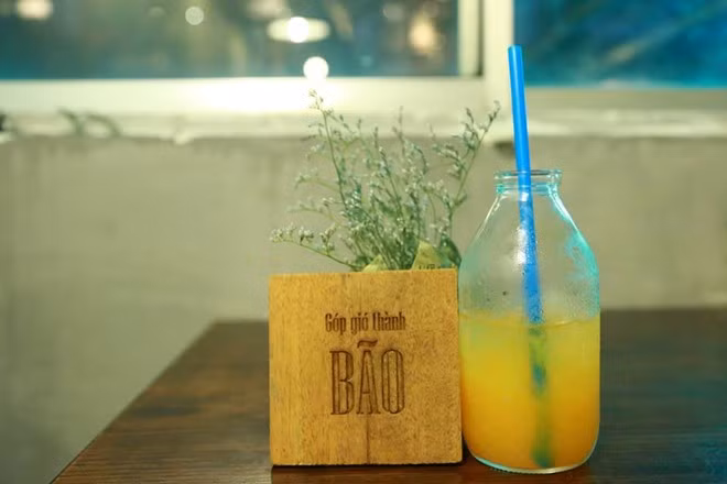 Quán cà phê ghế đẩu hấp dẫn Hồ Ngọc Hà