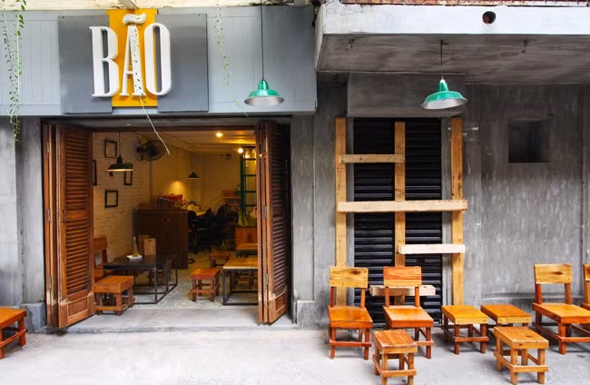 Quán cà phê ghế đẩu hấp dẫn Hồ Ngọc Hà