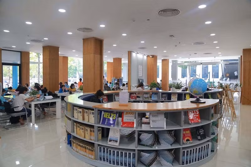 Thư viện hiện đại của Trường ĐH Công nghiệp Thực phẩm TPHCM.