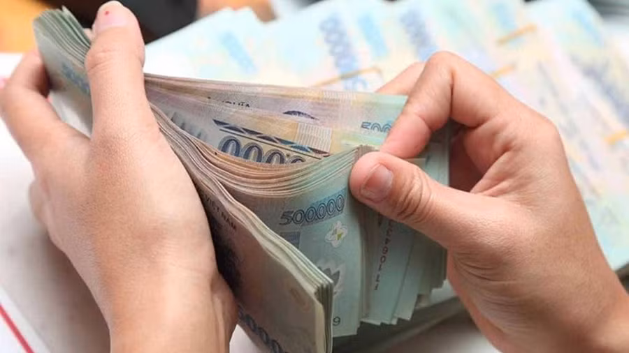 Tăng mức lương cơ sở lên 1,8 triệu đồng/tháng từ ngày 1/7/2023. Ảnh minh họa.