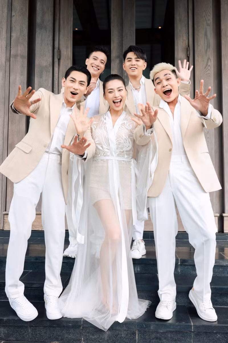 Dàn phù rể "chất lượng" tại đám cưới của Ngô Thanh Vân và Huy Trần.