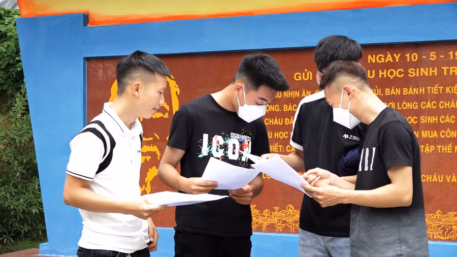Thí sinh Trường THPT Việt Bắc (TP Lạng Sơn) tại Kỳ thi tốt nghiệp THPT năm 2022. Ảnh: INT