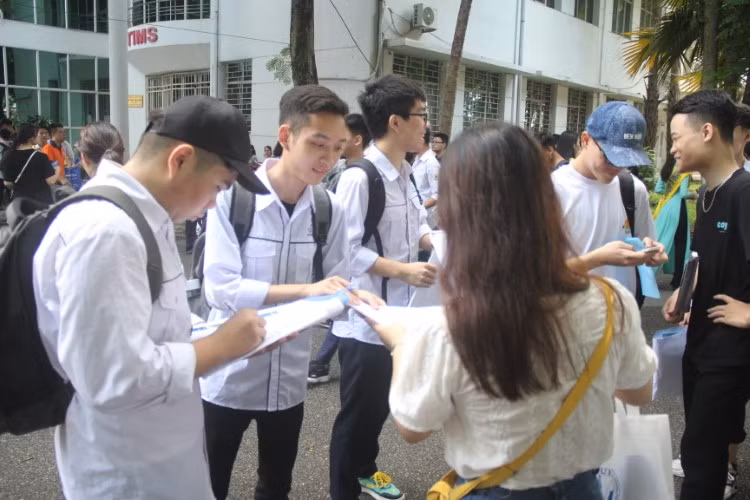 Thí sinh tham dự Ngày hội tư vấn tuyển sinh hướng nghiệp 2020. Ảnh TG