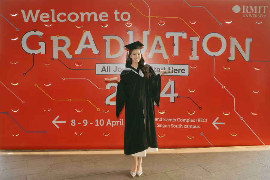 Á hậu Phương Anh tốt nghiệp Thạc sĩ Thương mại Toàn cầu tại Đại học RMIT.