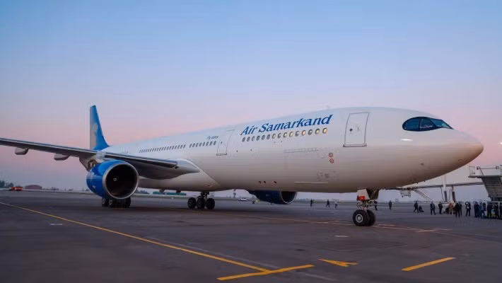 Máy bay A330-300 của Air Samarkand. Máy bay A330-300 của Air Samarkand.