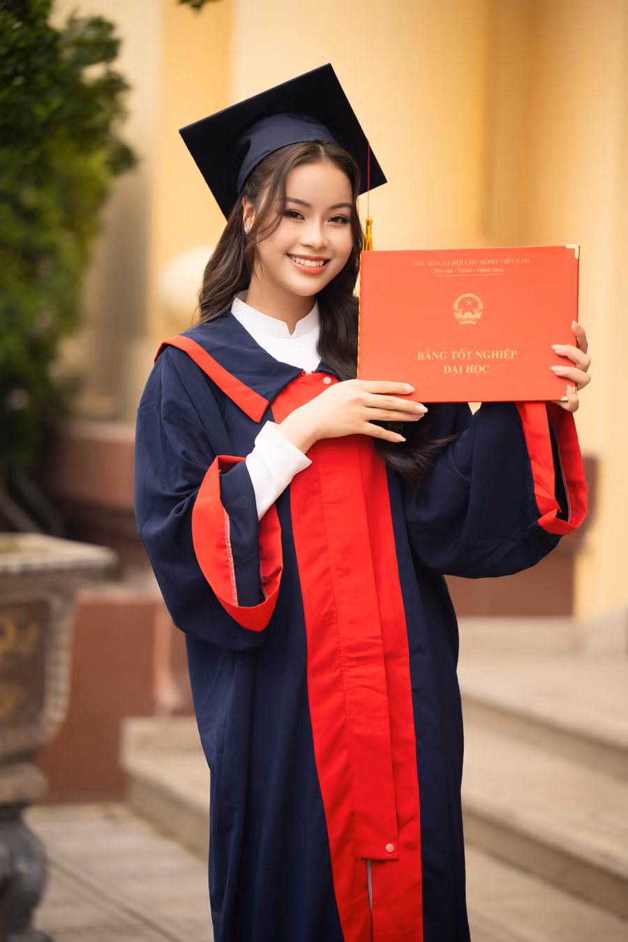 Á hậu Đào Hiền tốt nghiệp đại học giữa nhiệm kỳ.