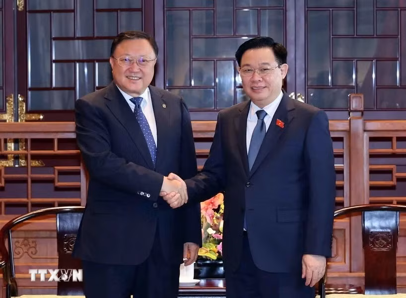 Chủ tịch Quốc hội Vương Đình Huệ tiếp ông Vương Đồng Trụ, Chủ tịch Hội đồng quản trị Tập đoàn xây dựng giao thông Trung Quốc. (Ảnh: Nhan Sáng/TTXVN)