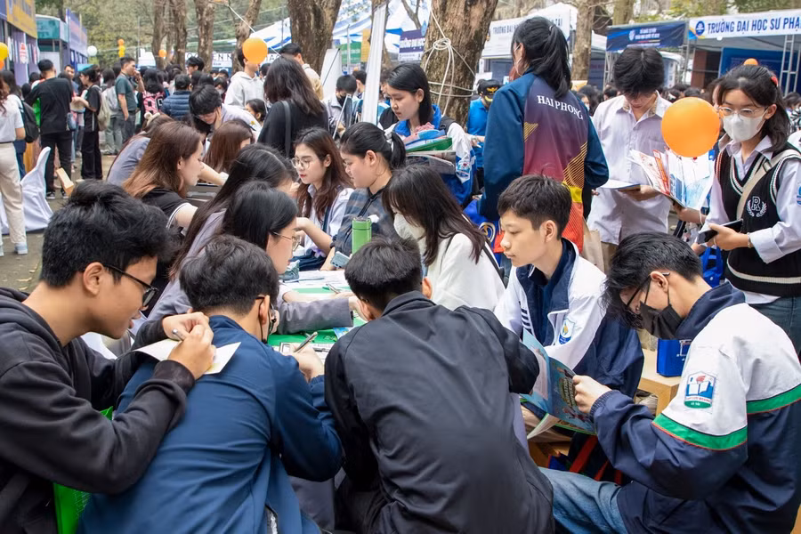 Công tác hướng nghiệp được các đơn vị giáo dục đẩy mạnh thực hiện trong năm 2024 nhằm định hướng nghề nghiệp sớm cho học sinh THPT.