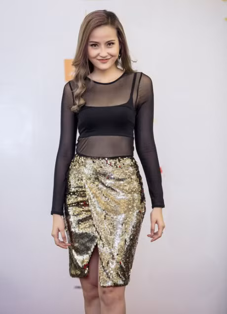 Hai Hoa hau gay phan cam vi trao luu khoe noi y di su kien - Anh 8