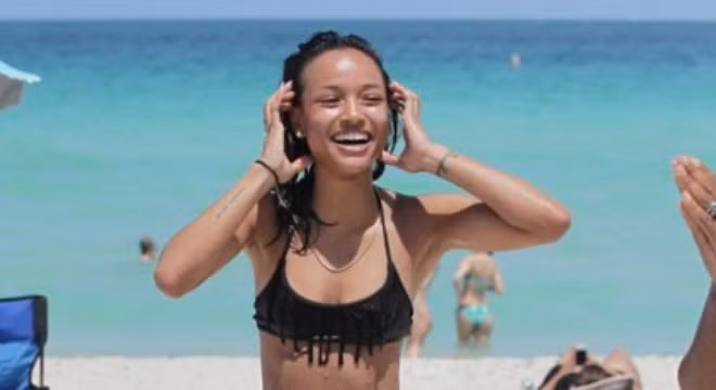 Karrueche Trần bên Memphis Depay.