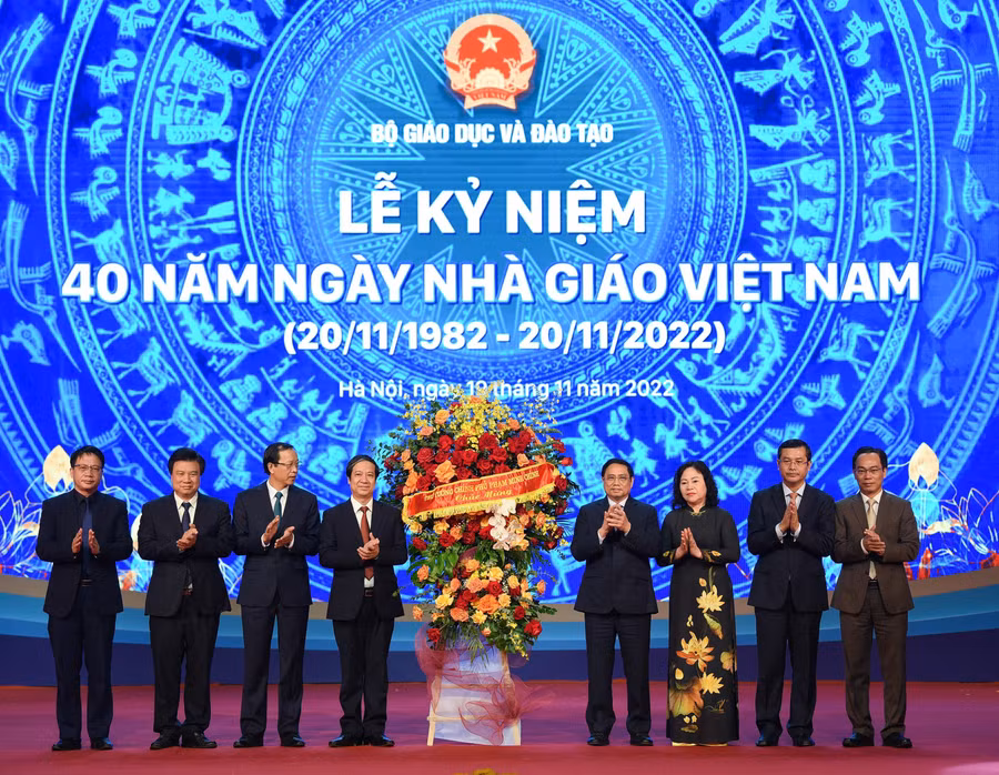 Thủ tướng Chính phủ Phạm Minh Chính chúc mừng ngành Giáo dục trong Đại lễ 40 năm Kỷ niệm Ngày nhà giáo Việt Nam.