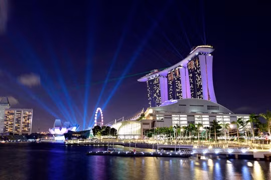  Singapore đang nóng trên các diễn đàn sau việc hải quan sân bay nước này từ chối cho nhiều nữ du khách Việt nhập cảnh, song, theo thông tin từ các công ty du lịch, việc nhập cảnh vào đất nước này theo nhóm bạn hay đoàn du khách do các hãng lữ hành thực hiện chưa bao giờ bị gây khó khăn. Ảnh: Huffington Post.