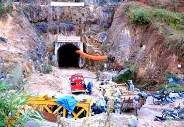 Huy động tối đa lực lượng, phương tiện tìm kiếm, cứu nạn số công nhân, kỹ sư còn đang mắc kẹt trong đường hầm