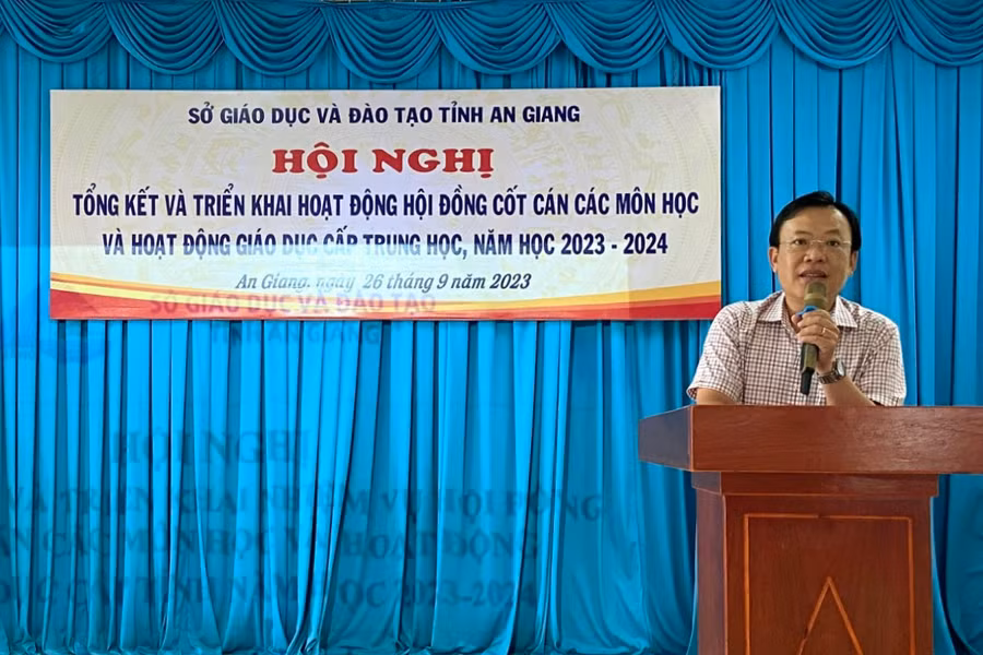 Ông Trần Tuấn Khanh - Phó Giám đốc Sở GD&ĐT An Giang phát biểu tại Hội nghị. Ông Trần Tuấn Khanh - Phó Giám đốc Sở GD&ĐT An Giang phát biểu tại Hội nghị.
