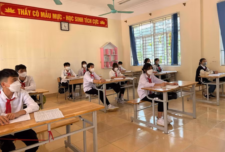 Học sinh Trường Tiểu học và THCS Bản Sen trong giờ học. Học sinh Trường Tiểu học và THCS Bản Sen trong giờ học.