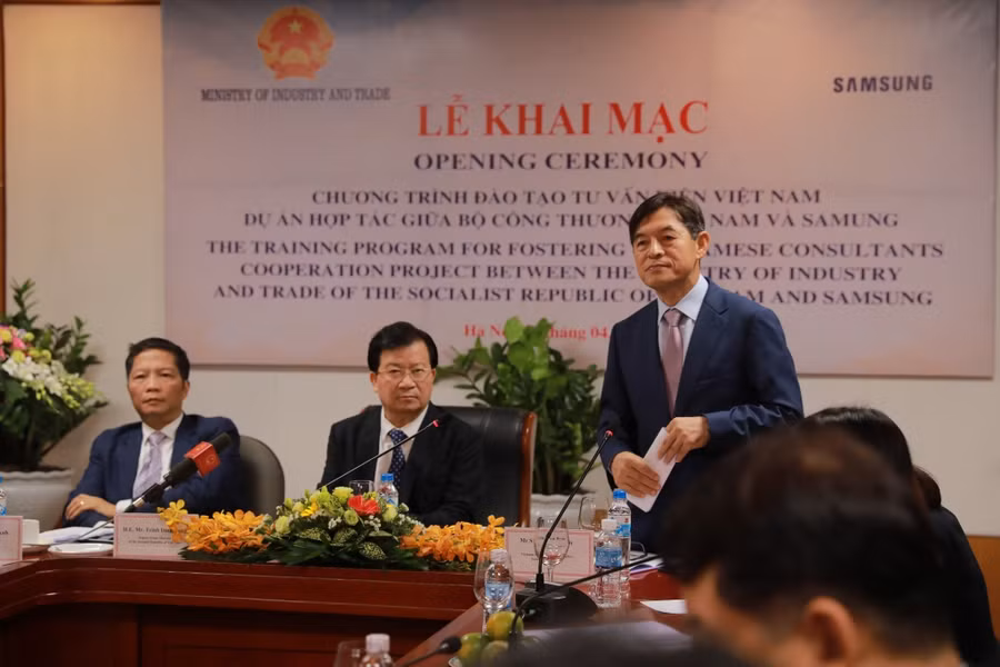 Tổng Giám đốc Tổ hợp Samsung Việt Nam Shim Won Hwan phát biểu tại buổi lễ Tổng Giám đốc Tổ hợp Samsung Việt Nam Shim Won Hwan phát biểu tại buổi lễ